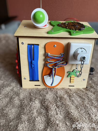 Бизиборд домик