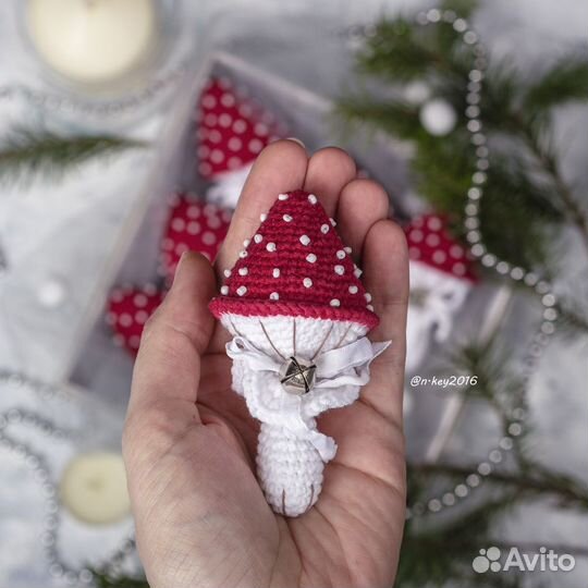 Вязаные мухоморы ёлочные игрушки, новогодний декор