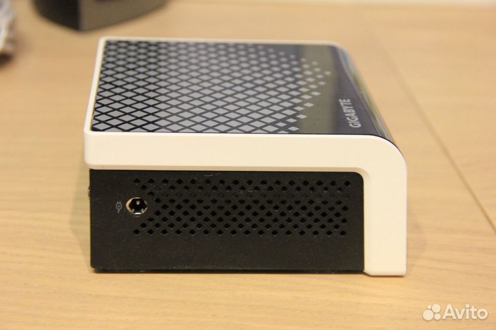 Неттоп gigabyte brix GB-blce-4000C