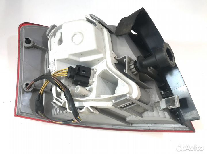 Фонарь задний правый Audi A4 B7 Avant
