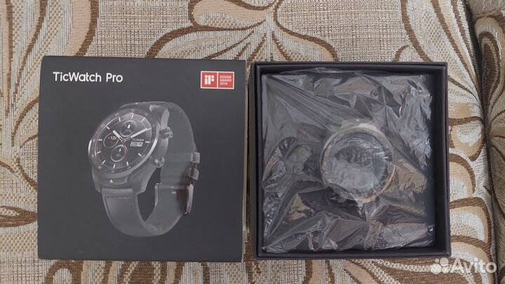 Смарт-часы Mobvoi TicWatch Pro WF12106