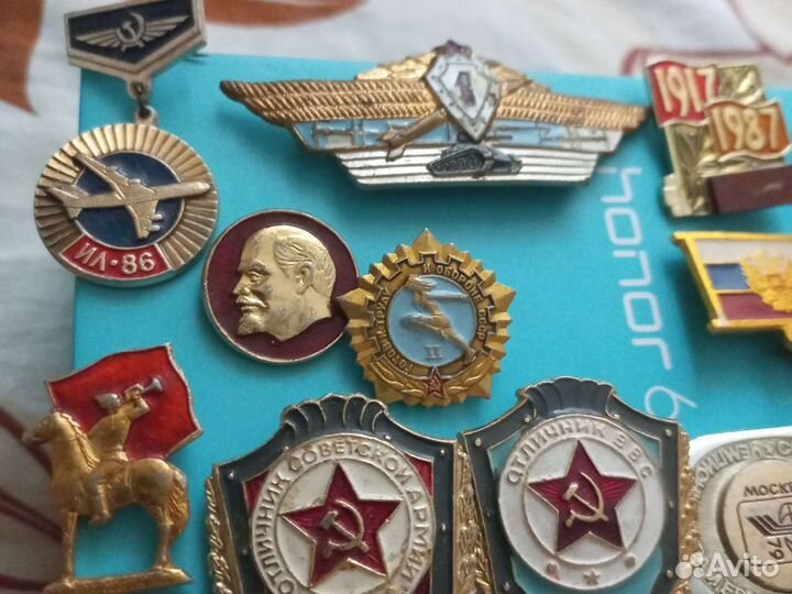 Значки, пуговицы, из значк