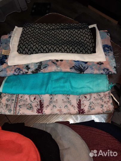 Шапки и палантины