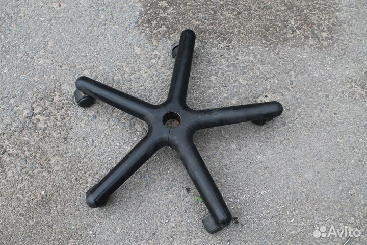 Крестовина пластик и желез. офисного кресла