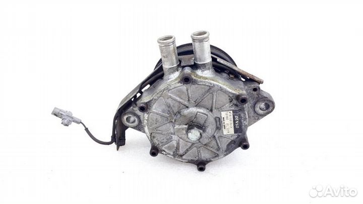 Насос водяной помпа Toyota Land Cruiser 200