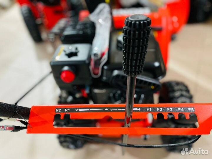 Снегоуборщик бензиновый Honda HSS569 GX270 9HP