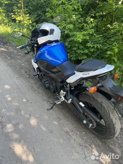 Suzuki GSR 750