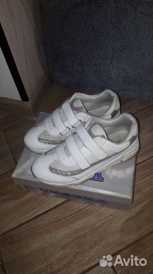 Кроссовки для девочки