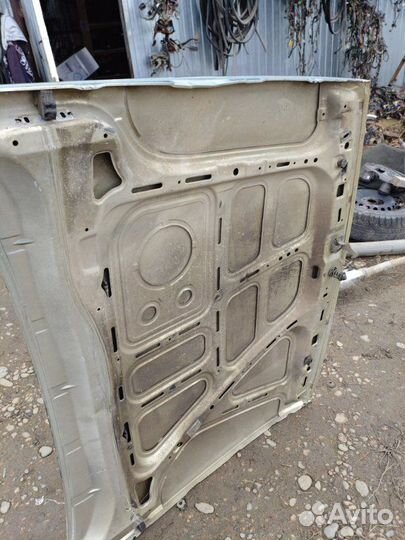 Капот передний Opel Vectra GL E18NVR 1989