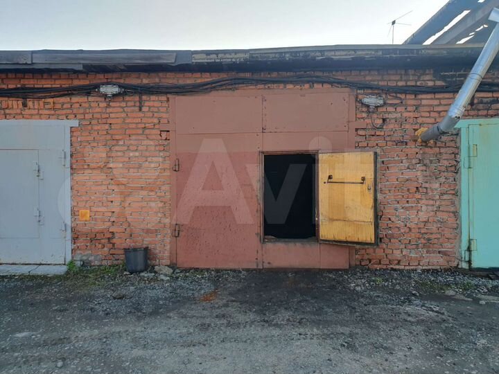 Гараж, > 30 м²