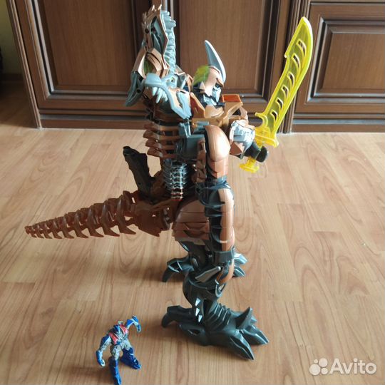 Огромный трансформер от Hasbro