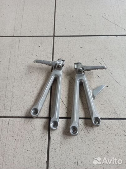 Задняя подножка с кронштейном Honda cbr 1000 rr