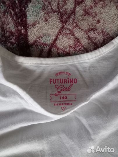 Белая футболка, чёрные шорты