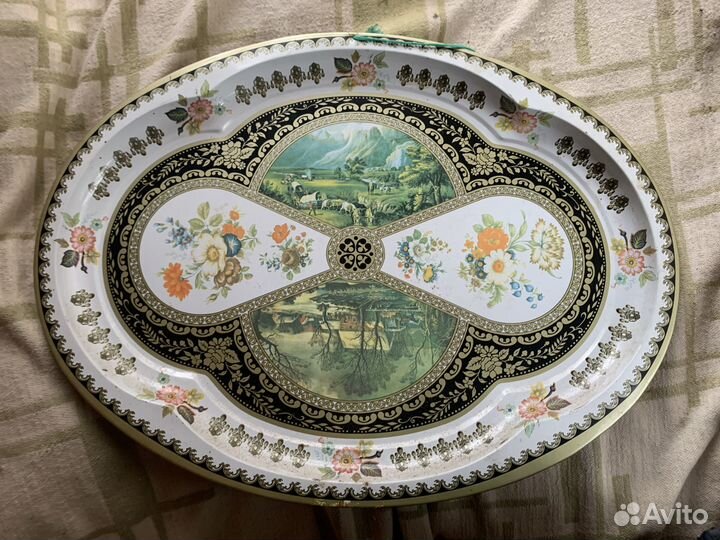 Металический большой поднос овальный с рисунком