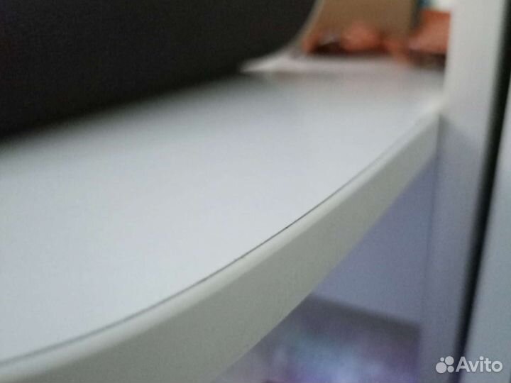 Навесной компьютерный стол