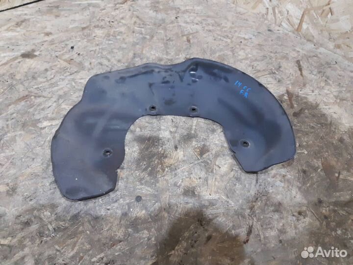 Щиток тормозного механизма правый передний 4F06153