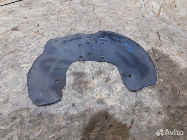 Щиток тормозного механизма правый передний 4F06153