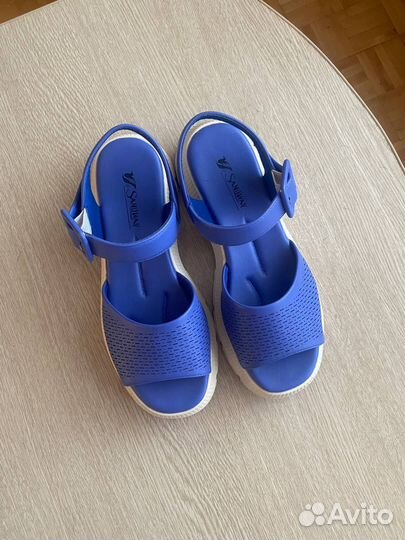 Босоножки женские р. 40