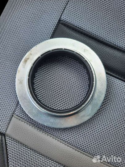 Опора передней стойки