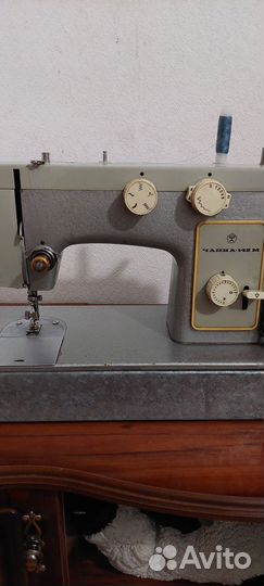 Швейная машинка чайка 142м
