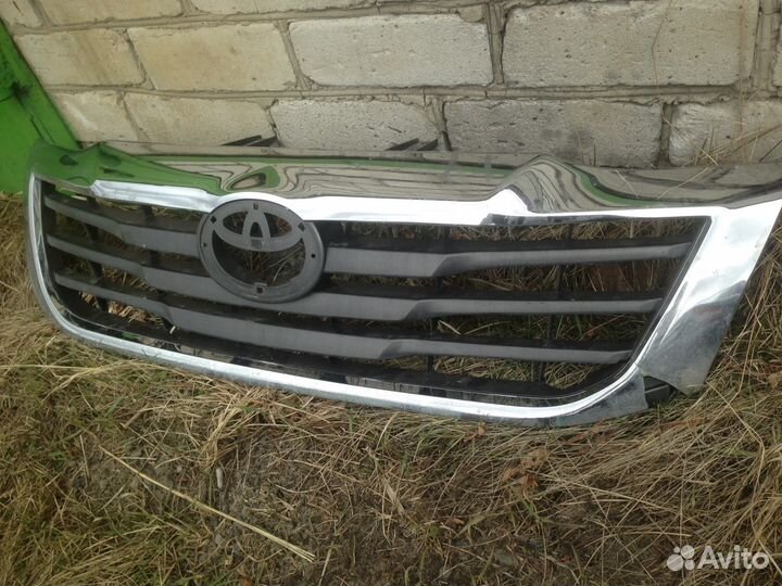 Решётка радиатора Toyota Hilux
