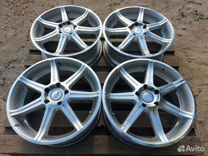 Rays Versus Avanti Япония R18 5x114.3 ET52 7.5J 73