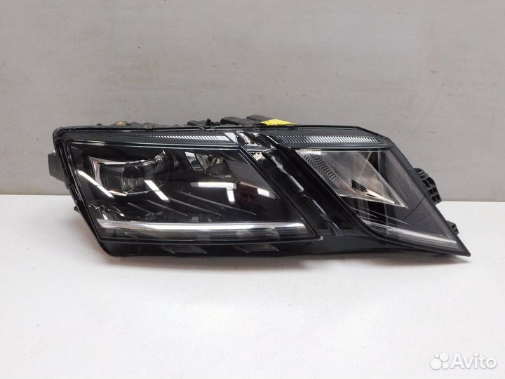 Фара правая Skoda Octavia