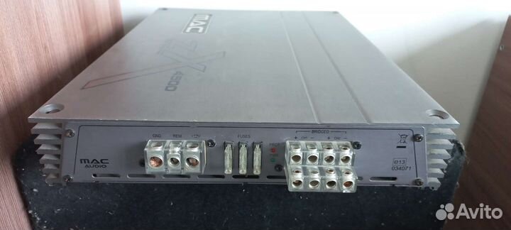 Савбуфер и усилитель в автомобиль mac