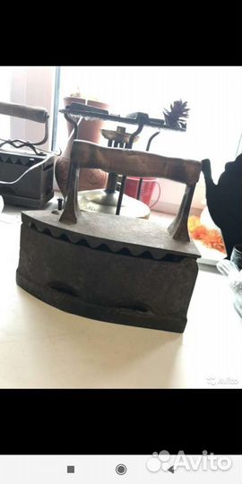 Старинный утюг на углях