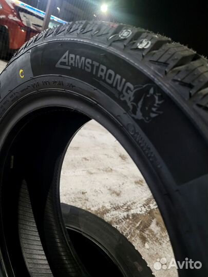 Armstrong Ski-Trac S 225/60 R18 104T