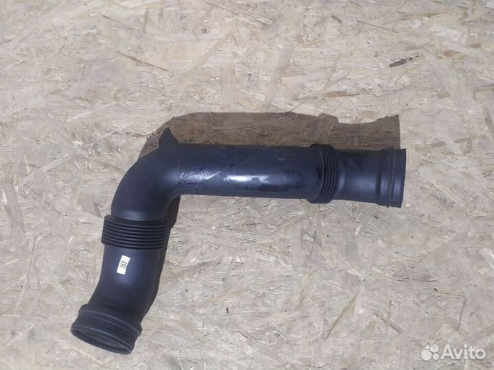Впускной патрубок воздуховода VAG