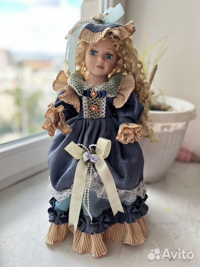 Фарфоровая кукла 40 см