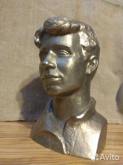 Бюст есенина