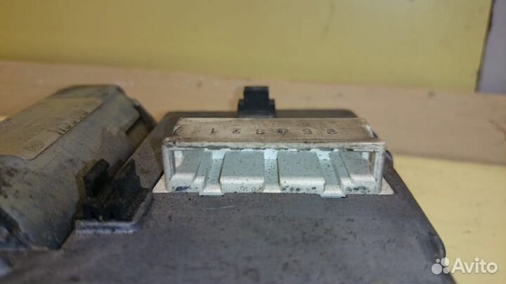 Моторчик люка VW Vento 1991-1997