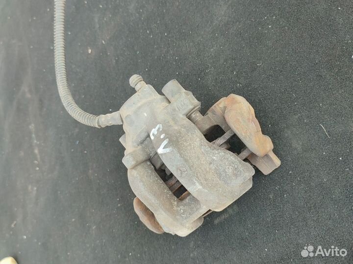 Мерседес W211 задний левый суппорт