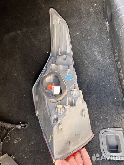 Фонарь задний правый Genesis G80