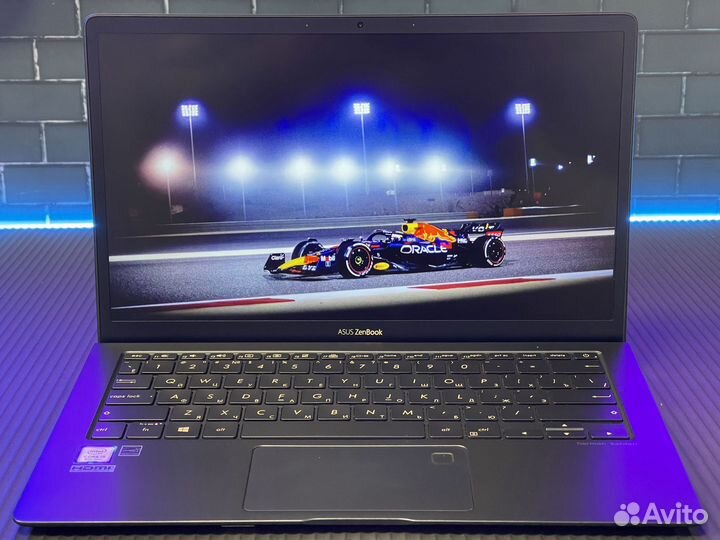 Ноутбук Asus Zenbook i5/8GB/512SSD