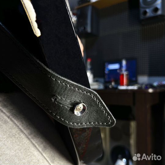Кожаный гитарный ремень ручная работа
