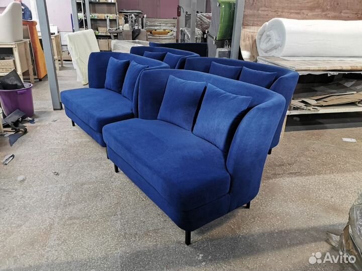 Диван на ножках маленький для кафе, ресторана