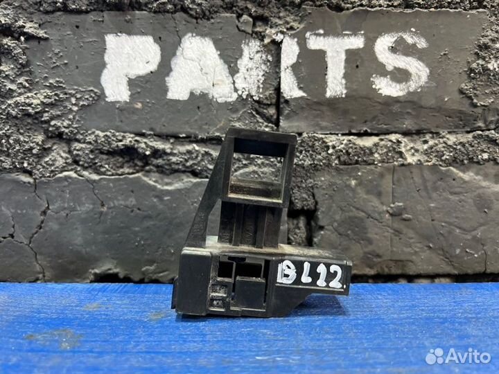 Крепление радиатора кондиционера левое Toyota Vitz