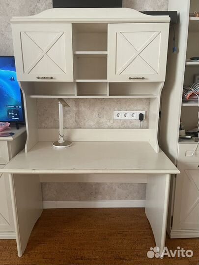 Стол письменный с надстройкой