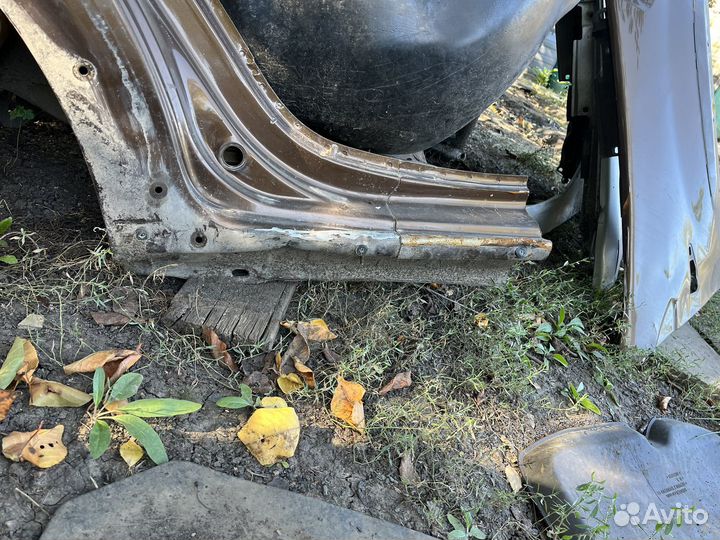 Задняя правая четверть Рено степвей -1