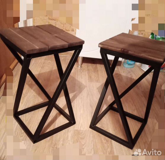 Табуретки и стол в стиле лофт