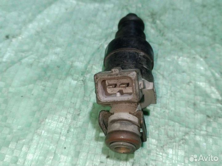 Форсунка топливная Audi A6 C4 седан 2.8 AAH 1997