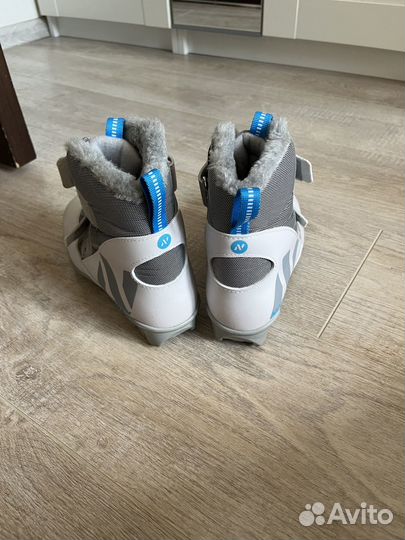 Лыжные ботинки детские 34 размер