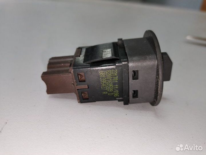 Выключатель подушки безопасности Renault Fluence 1
