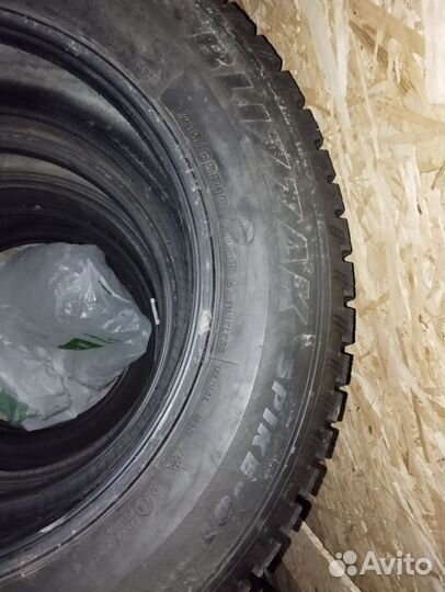 Bridgestone Blizzak Spike-01 215/65 R16 98T