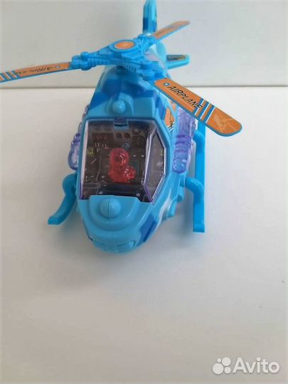 Вертолет и пожарная машина звук, свет, движение