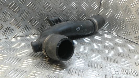 Патрубок воздушного фильтра toyota avensis T25 (89