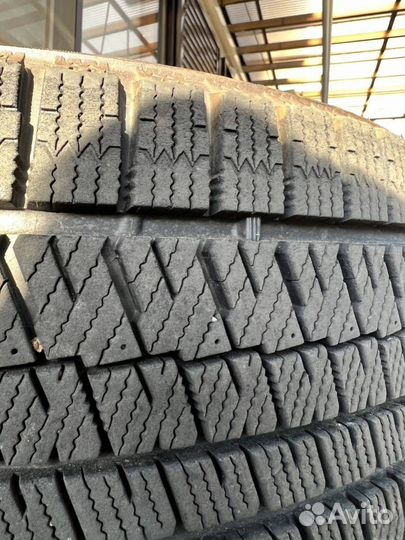 Bridgestone Blizzak VRX2 245/45 R18